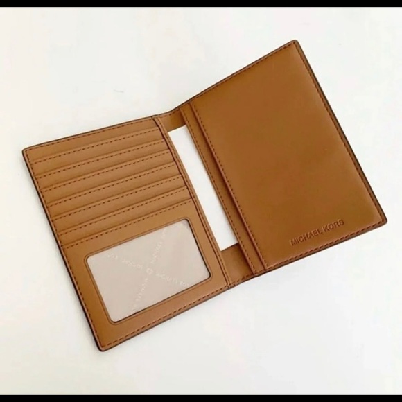 MK MICHAEL KORS WALLET PASSPORT CASE - Picture 3 of 7